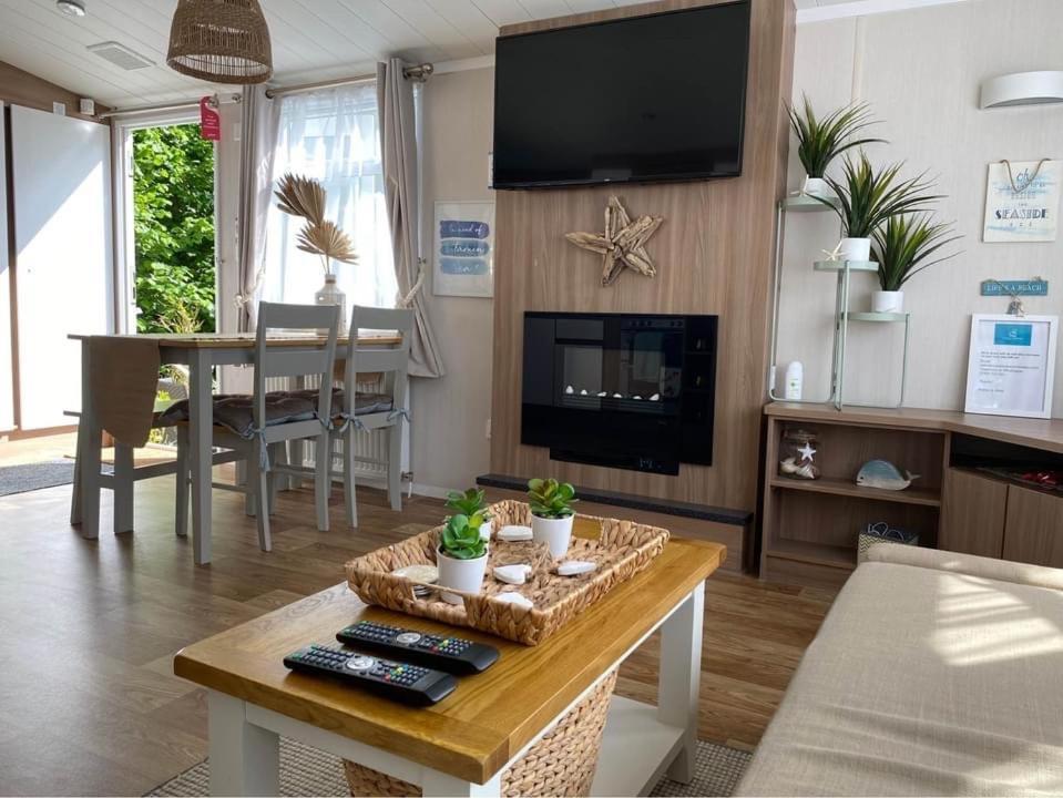 Cosy, Coastal Themed Holiday Home, Rockley Park, Poole, Dorset Kültér fotó